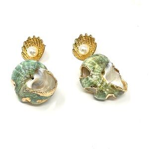 New Anthropologie Green Sea Shell Pearl Earrings